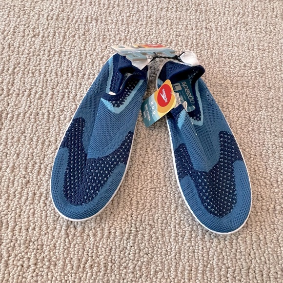 Speedo water shoes NWT